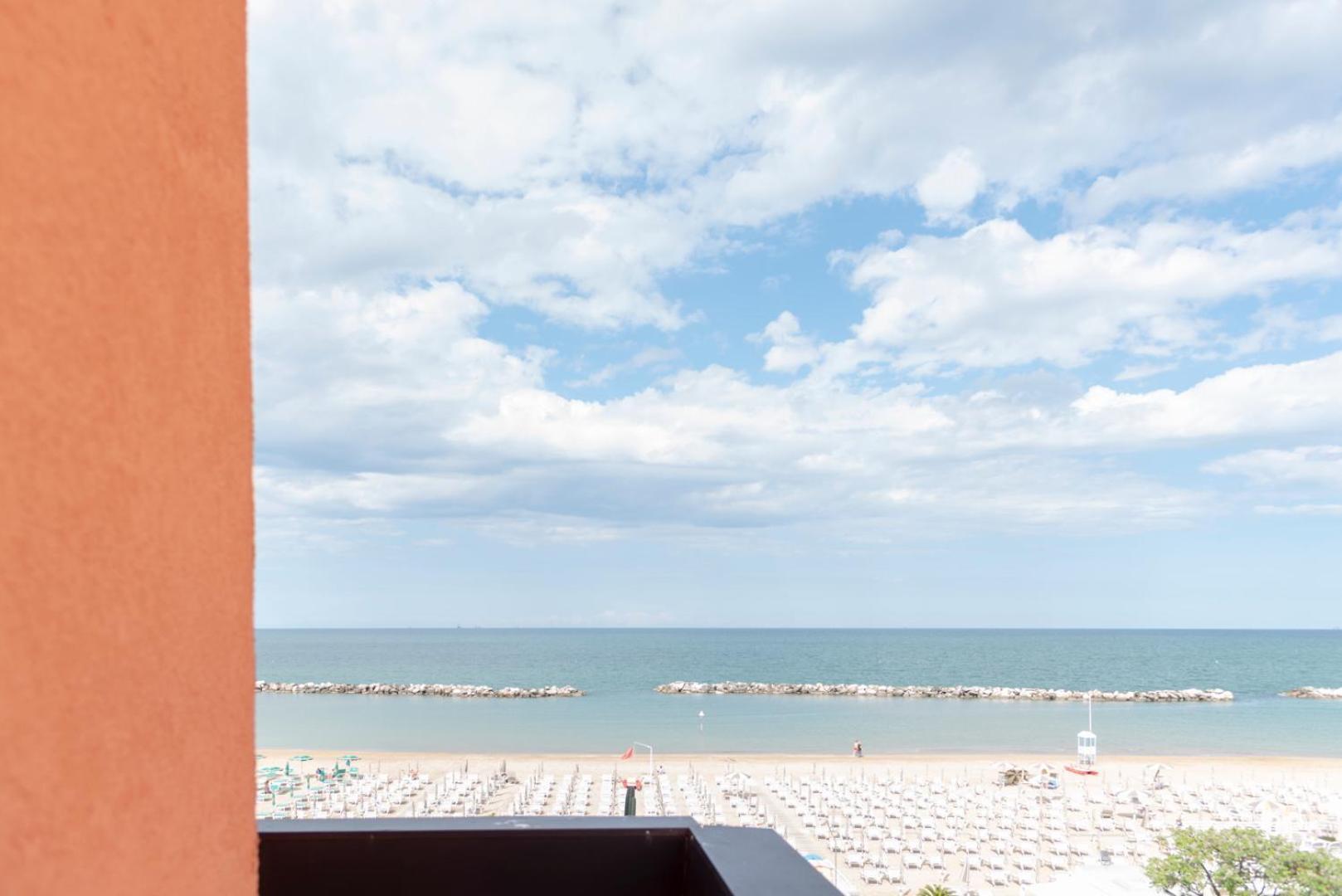 Hotel Giorgetti Orange ベラーリア・イジェア・マリーナ エクステリア 写真
